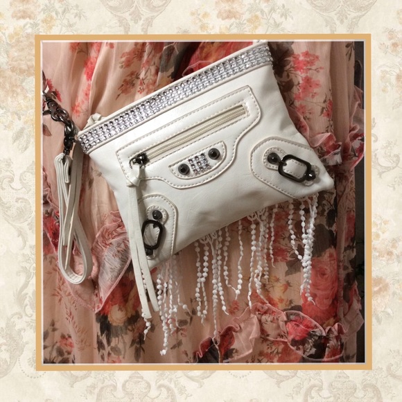 Unique Styles purse Handbags - 🌺 WHITE FRINGE BLING CROSSBODY PURSE SHORT BOHO